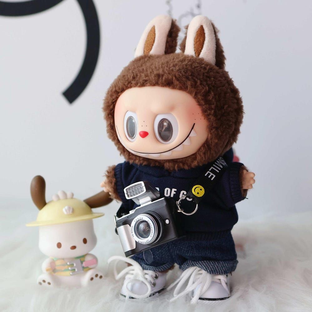 آیا داخل عروسکِ لبوبو دوربین هست؟