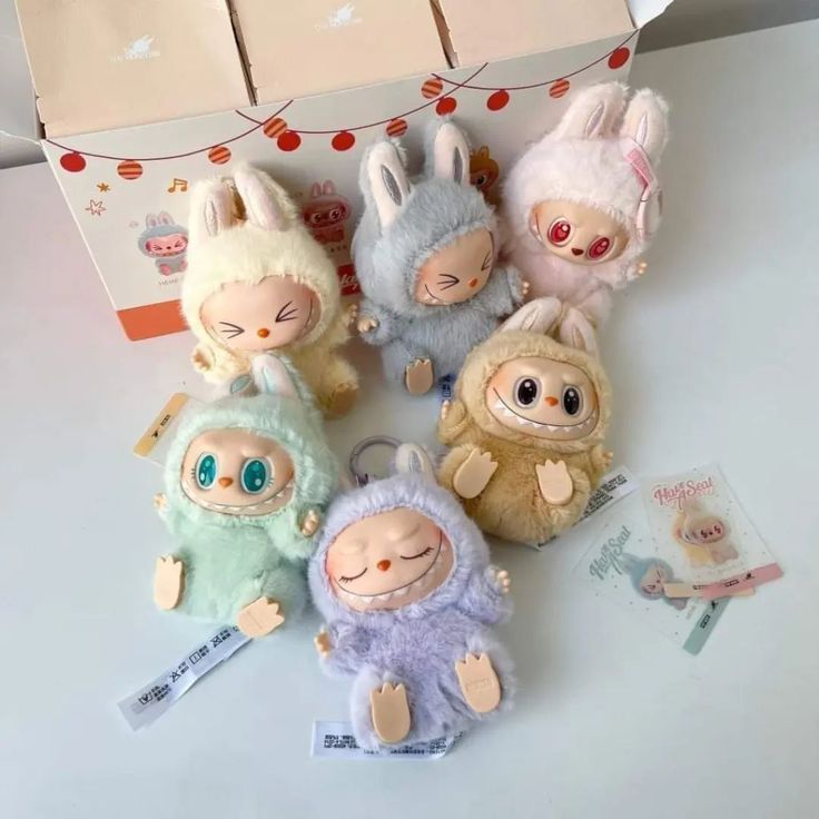 عروسک لابوبو labubu مدل سوپرایزی نشسته